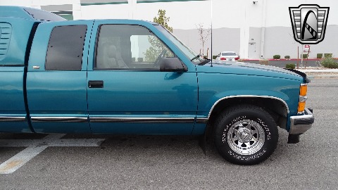 1994 Chevrolet C1500 image 38