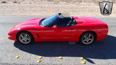 2004 Chevrolet Corvette image 11