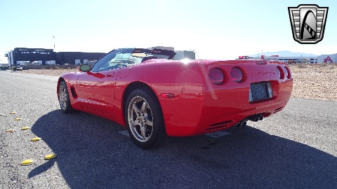 2004 Chevrolet Corvette image 12