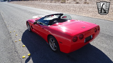 2004 Chevrolet Corvette image 14
