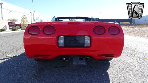 2004 Chevrolet Corvette image 15