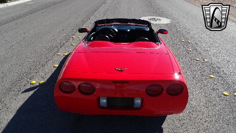 2004 Chevrolet Corvette image 17