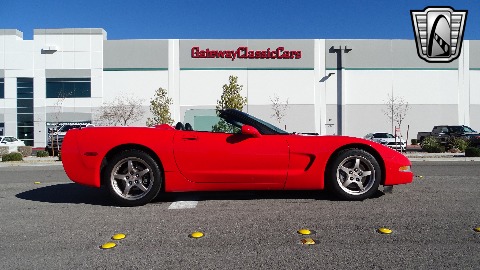 2004 Chevrolet Corvette image 21