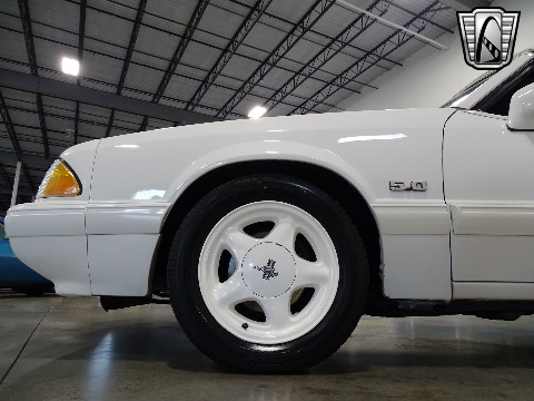 1993 Ford Mustang image 29