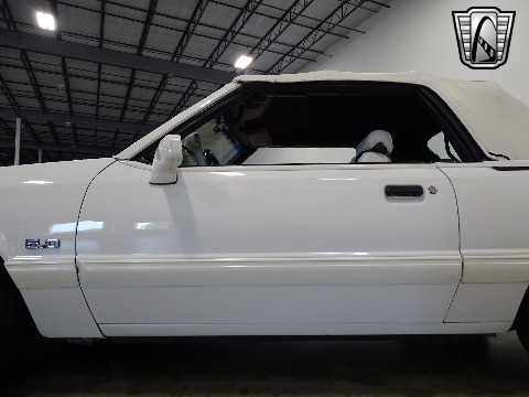 1993 Ford Mustang image 31