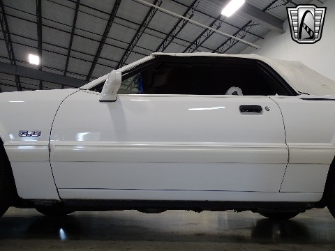 1993 Ford Mustang image 32