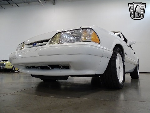 1993 Ford Mustang image 8