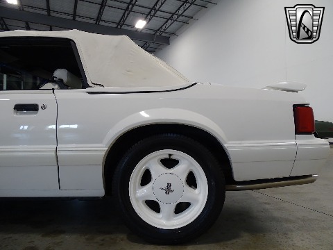 1993 Ford Mustang image 34
