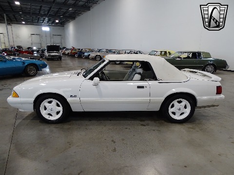 1993 Ford Mustang image 9