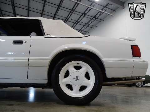 1993 Ford Mustang image 35