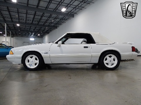 1993 Ford Mustang image 10