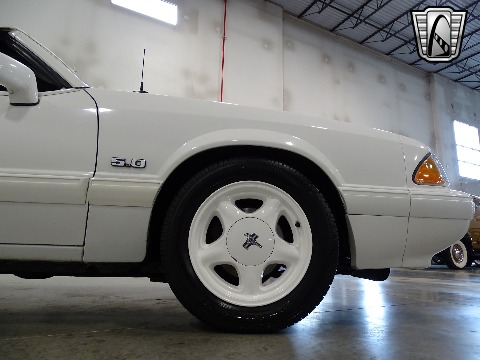 1993 Ford Mustang image 38