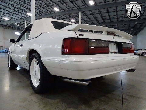 1993 Ford Mustang image 13