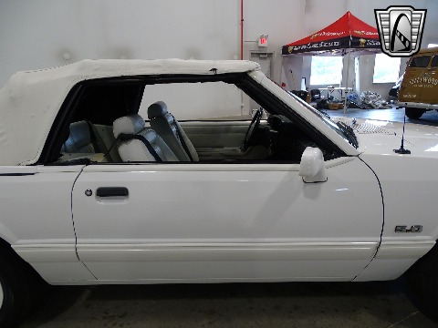 1993 Ford Mustang image 39