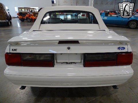 1993 Ford Mustang image 15