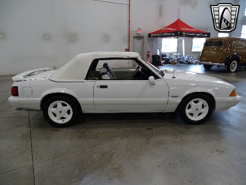 1993 Ford Mustang image 21