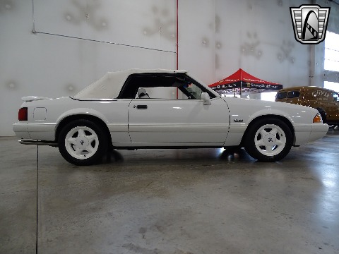 1993 Ford Mustang image 22