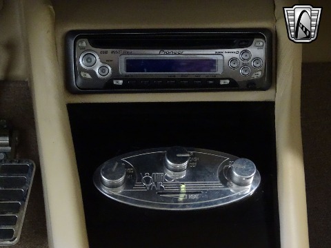 1940 Ford Deluxe image 81