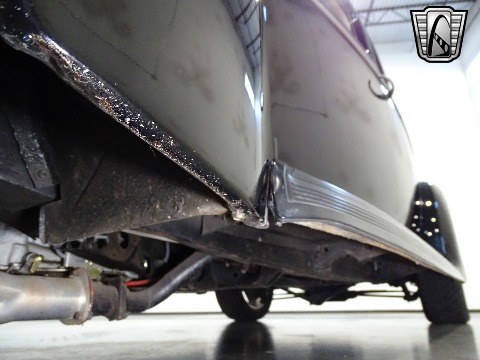 1940 Ford Deluxe image 110