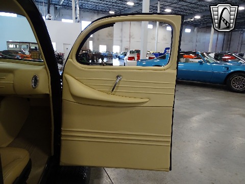 1940 Ford Deluxe image 89