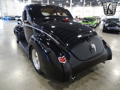 1940 Ford Deluxe image 13