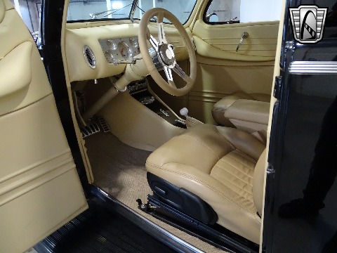 1940 Ford Deluxe image 72