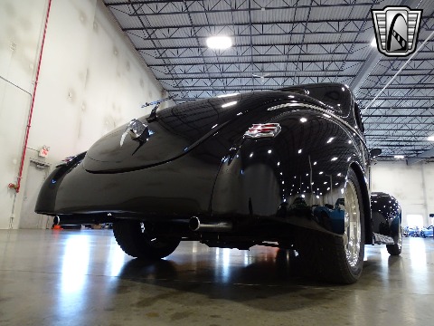 1940 Ford Deluxe image 21