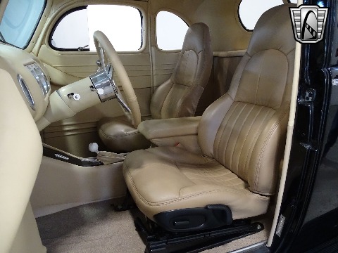 1940 Ford Deluxe image 73