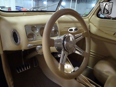 1940 Ford Deluxe image 75