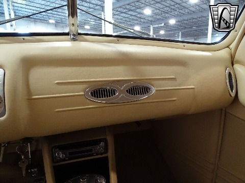 1940 Ford Deluxe image 78