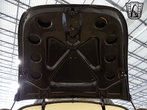 1940 Ford Deluxe image 104