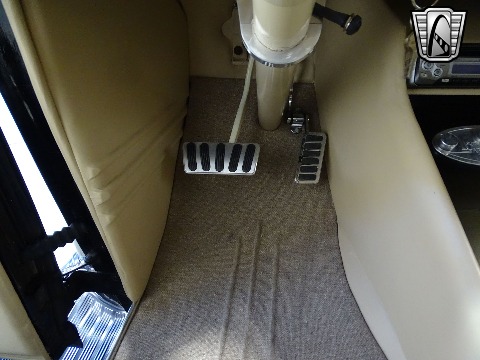 1940 Ford Deluxe image 79