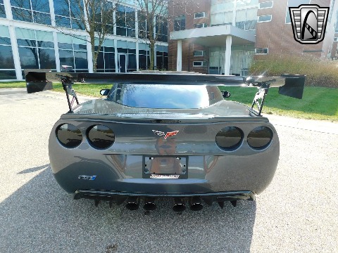2010 Chevrolet Corvette image 12