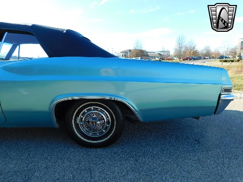 1965 Chevrolet Impala image 29