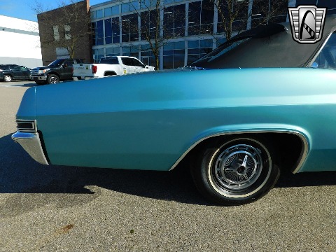 1965 Chevrolet Impala image 32