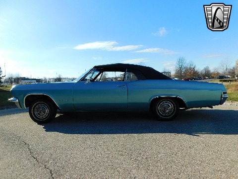 1965 Chevrolet Impala image 8