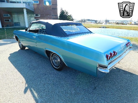 1965 Chevrolet Impala image 10