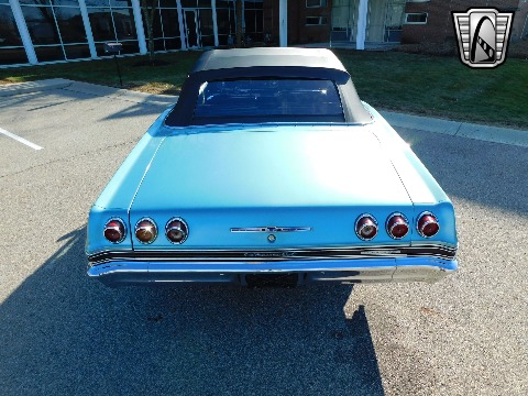 1965 Chevrolet Impala image 11