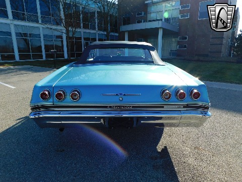 1965 Chevrolet Impala image 12