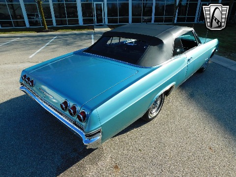 1965 Chevrolet Impala image 14