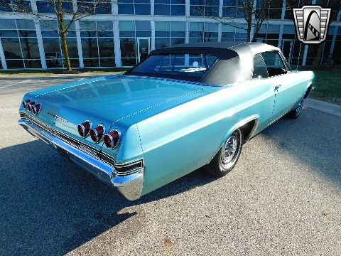 1965 Chevrolet Impala image 15