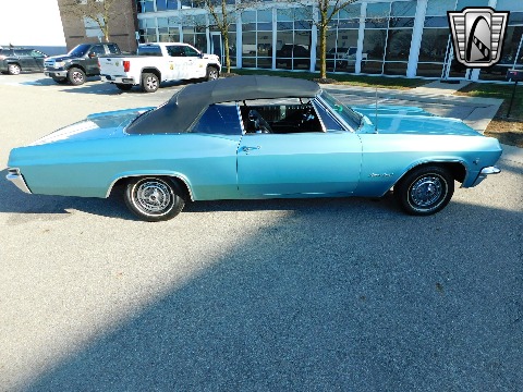 1965 Chevrolet Impala image 17