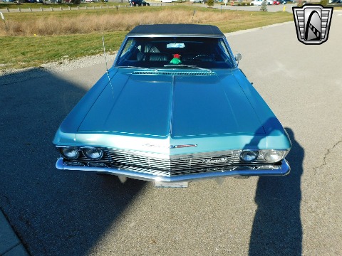 1965 Chevrolet Impala image 22