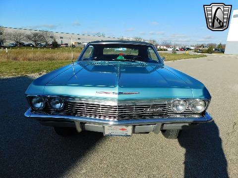 1965 Chevrolet Impala image 23