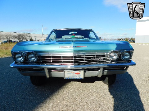 1965 Chevrolet Impala image 24
