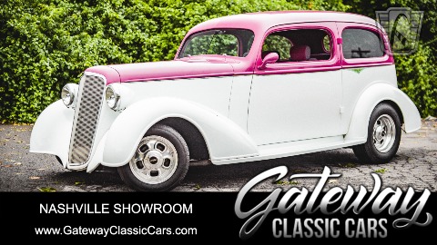 1935 Chevrolet Sedan image 2