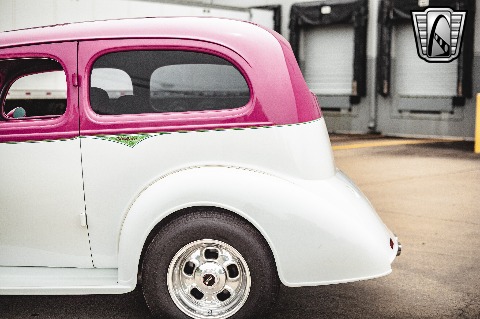 1935 Chevrolet Sedan image 30