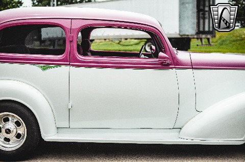 1935 Chevrolet Sedan image 32