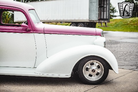 1935 Chevrolet Sedan image 33