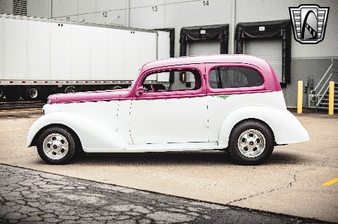 1935 Chevrolet Sedan image 11